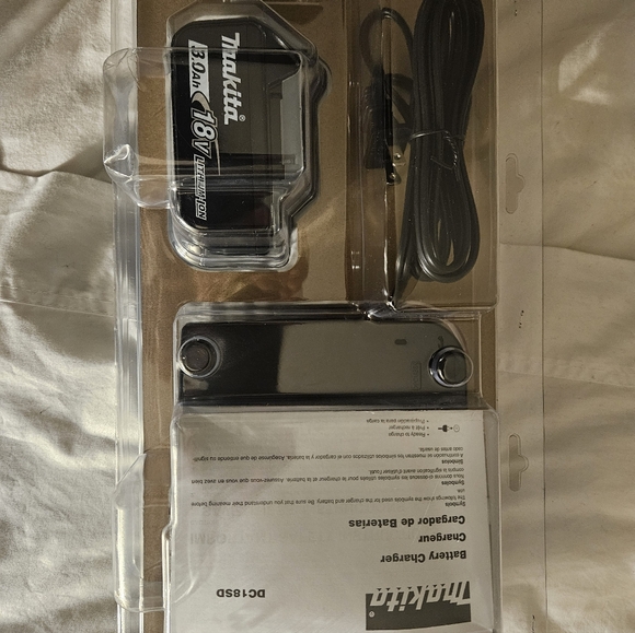 18V Makita Standard Charging Kit - Picture 4 of 4